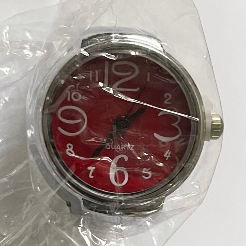 Retro Silver with Red Stainless Steel Stretch Band Quartz Movement Ring Watch